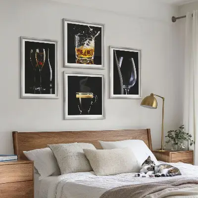 Set van posters met lijst met afbeeldingen van whisky, wijn, champagne en koffie