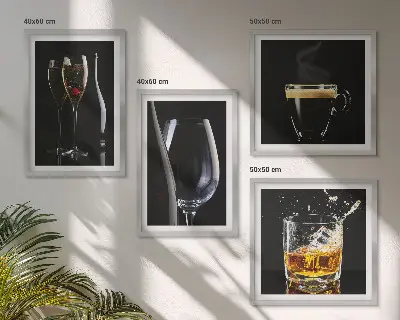 Set van posters met lijst met afbeeldingen van whisky, wijn, champagne en koffie