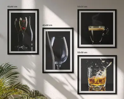 Set van posters met lijst met afbeeldingen van whisky, wijn, champagne en koffie