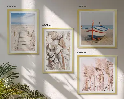 Meerluik in lijst met strandboot, schelpen en gras in boho stijl