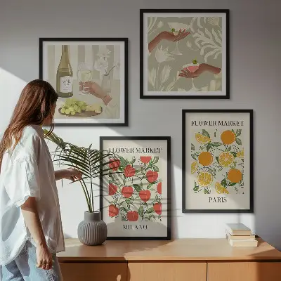 Set van posters met lijst met afbeeldingen van bloemen, wijn, Milaan en Parijs