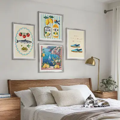 Set van posters met lijst met Italiaanse smaken en kleurrijke afbeeldingen