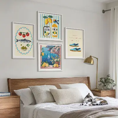 Set van posters met lijst met Italiaanse smaken en kleurrijke afbeeldingen