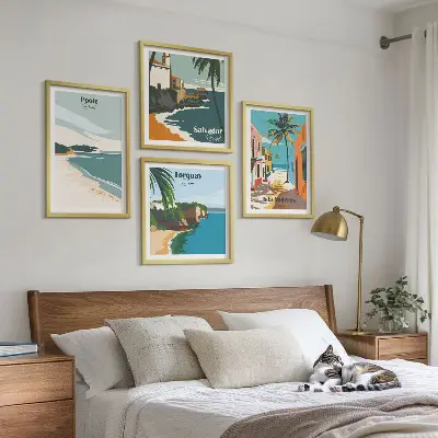 Set van posters met lijst met tropische stranden en palmbomen
