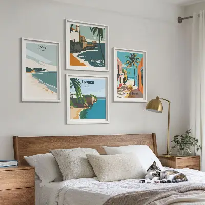 Set van posters met lijst met tropische stranden en palmbomen