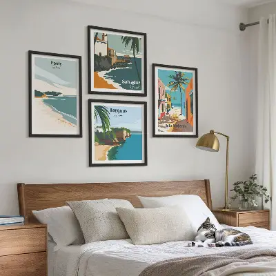 Set van posters met lijst met tropische stranden en palmbomen