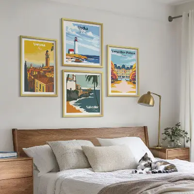Set van posters met lijst Uitzichten op beroemde plaatsen aan zee