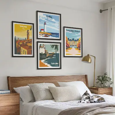 Set van posters met lijst Uitzichten op beroemde plaatsen aan zee