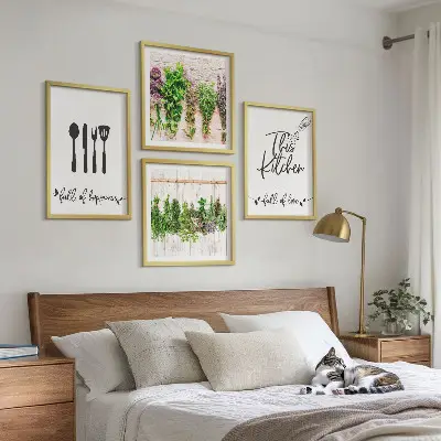 Set van posters met lijst keukenkruiden met planten inscripties