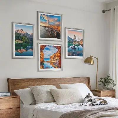 Bergmeren die de rotsen weerspiegelen meerluik in lijst