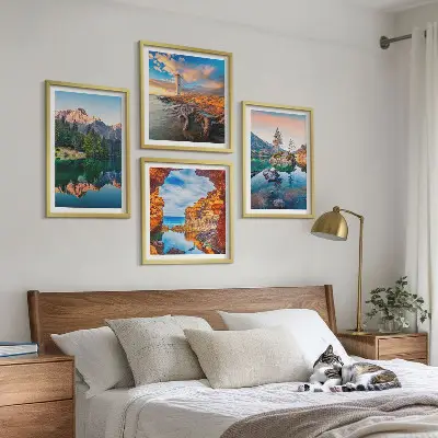 Bergmeren die de rotsen weerspiegelen meerluik in lijst