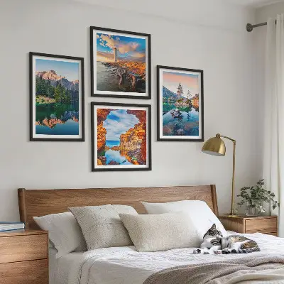 Bergmeren die de rotsen weerspiegelen meerluik in lijst