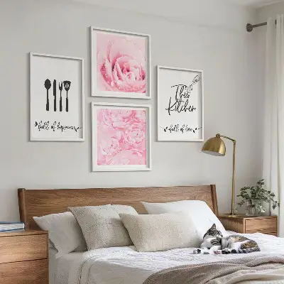 Set van posters met lijst delicate rozenbloemen voor in de keuken