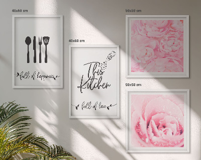 Set van posters met lijst delicate rozenbloemen in de keuken