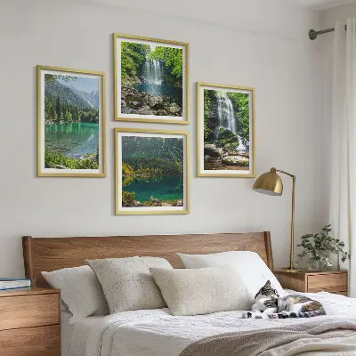 Set van posters met lijst Watervallen in een groene omgeving