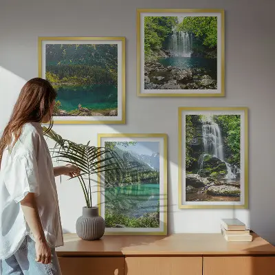 Set van posters met lijst Watervallen in een groene omgeving