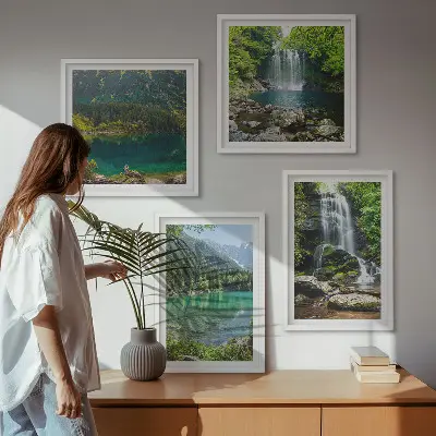 Set van posters met lijst Watervallen in een groene omgeving
