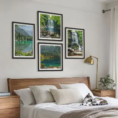 Set van posters met lijst Watervallen in een groene omgeving