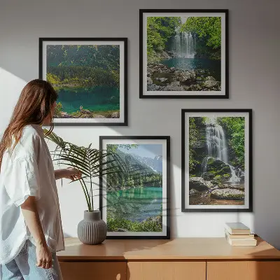 Set van posters met lijst Watervallen in een groene omgeving