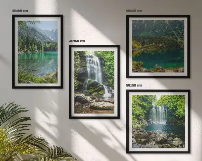 Set van posters met lijst Watervallen in een groene omgeving