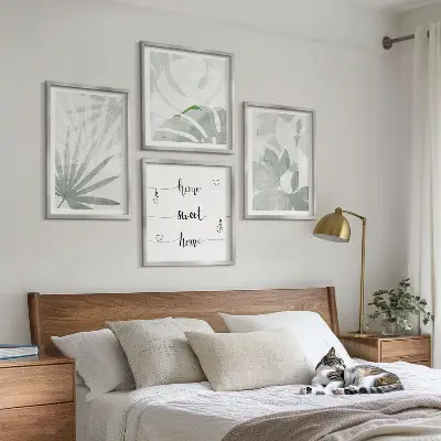 Set van posters met lijst met een afbeelding van bladeren in groenachtig grijze tinten