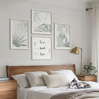 Set van posters met lijst met een afbeelding van bladeren in groenachtig grijze tinten