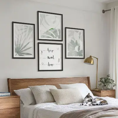 Set van posters met lijst met een afbeelding van bladeren in groenachtig grijze tinten