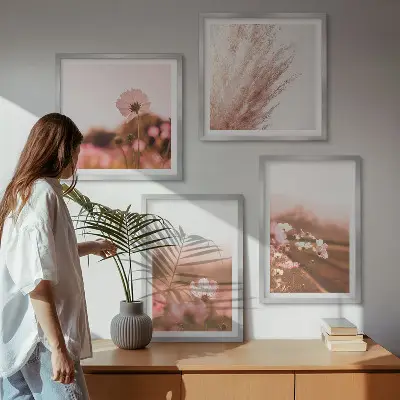Set van posters met lijst Wilde bloemen in de weiden in de zomer