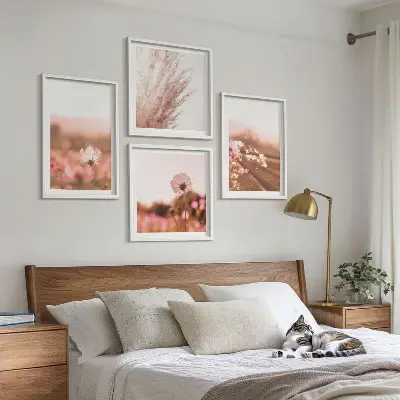 Set van posters met lijst Wilde bloemen in de weiden in de zomer