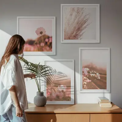 Set van posters met lijst Wilde bloemen in de weiden in de zomer
