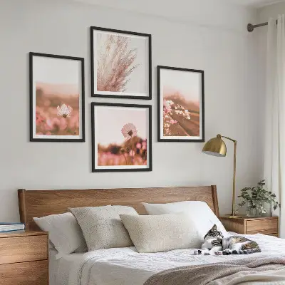 Set van posters met lijst Wilde bloemen in de weiden in de zomer