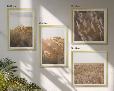 Meerluik in lijst zomerweiden met bloemen bij zonsondergang