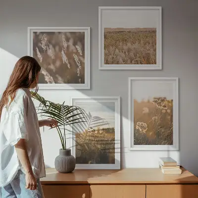 Meerluik in lijst zomerweiden met bloemen bij zonsondergang