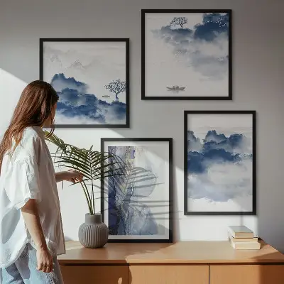 Set posters met lijst met een afbeelding van bergen, wolken, bomen en vogels op de achtergrond