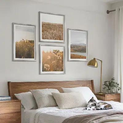 Set posters met lijst landschap met weiden, bergen en een meer