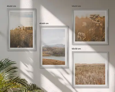 Set posters met lijst landschap met weiden, bergen en een meer