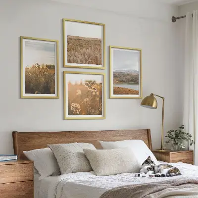 Set posters met lijst landschap met weiden, bergen en een meer