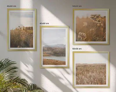 Set posters met lijst landschap met weiden, bergen en een meer