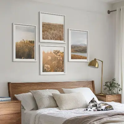 Set posters met lijst landschap met weiden, bergen en een meer
