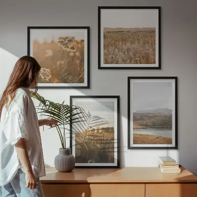 Set posters met lijst landschap met weiden, bergen en een meer