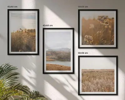 Set posters met lijst landschap met weiden, bergen en een meer