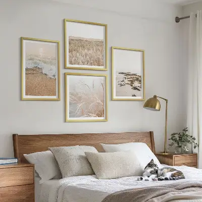 Set van posters met lijst strandgolven met stenen in de zomer