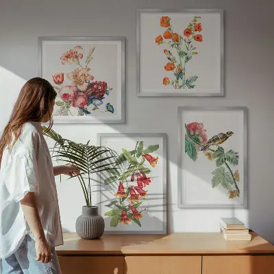 Meerluik in lijst met geschilderde bloemen en retro vogel 