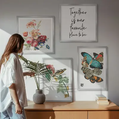 Set posters met lijst bloemen, vlinders en vogels in pastelkleuren