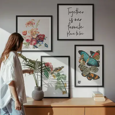 Set posters met lijst bloemen, vlinders en vogels in pastelkleuren