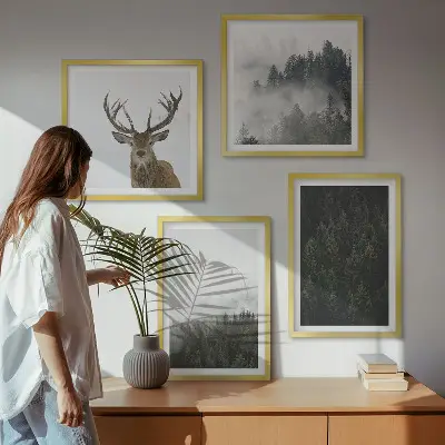 Poster met lijst Groene bossen mistig landschap