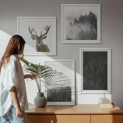 Poster met lijst Groene bossen mistig landschap