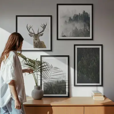 Poster met lijst Groene bossen mistig landschap