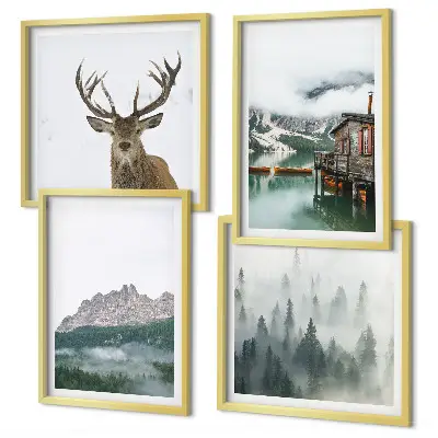 Set posters met lijst met een afbeelding van bergen, een meer, een hert, een hut en mist
