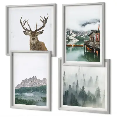 Set posters met lijst met een afbeelding van bergen, een meer, een hert, een hut en mist